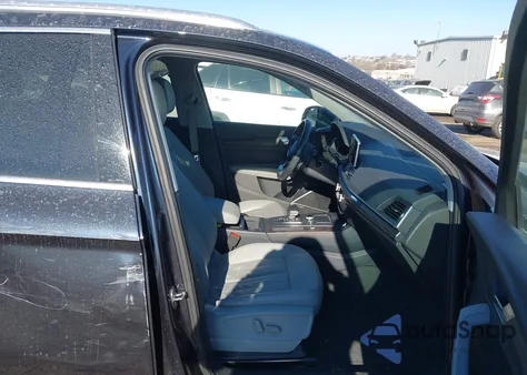 2018 Audi Q5 2.0T Premium/2.0T Tech Premium z USA, uszkodzony, nr VIN WA1BNBFY8J2040331